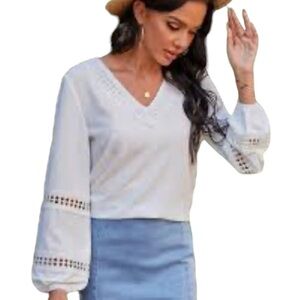 Coeur De Vague | White V-neck top EUC